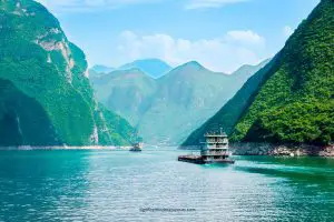 Le fleuve Bleu fait référence au Yang-Tsé-Kiang