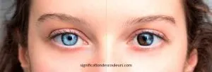 les yeux prennent une couleur marron, moins elles le sont, plus ils sont bleus ou verts.